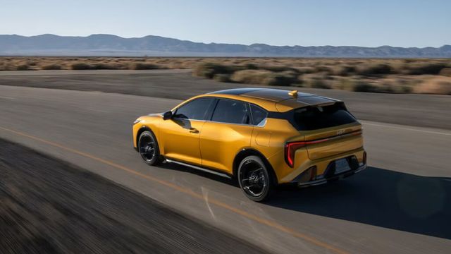 Kia Sedan Hatchback Lineup (5)