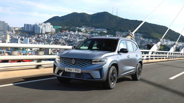 Renault contract surge (4)