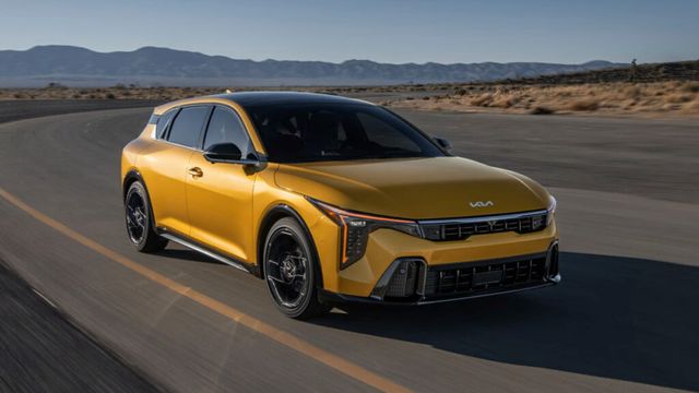 Kia Sedan Hatchback Lineup (2)