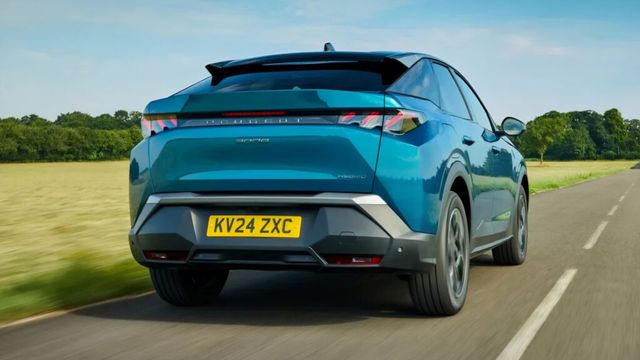 Peugeot New 3008 Hybrid (4)