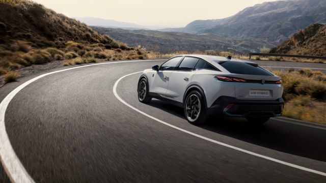 Peugeot 408 Smart Hybrid (6)