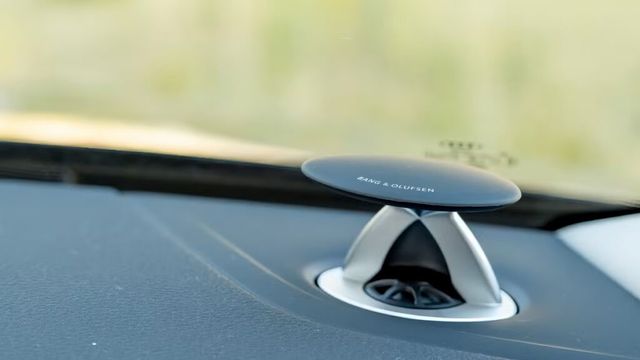 Audi Dolby MOU Signs (4)