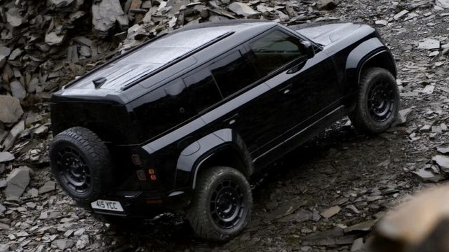 LandRover Defender Octa Black (8)