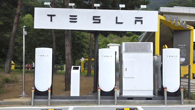 Tesla V4 Supercharger (2)