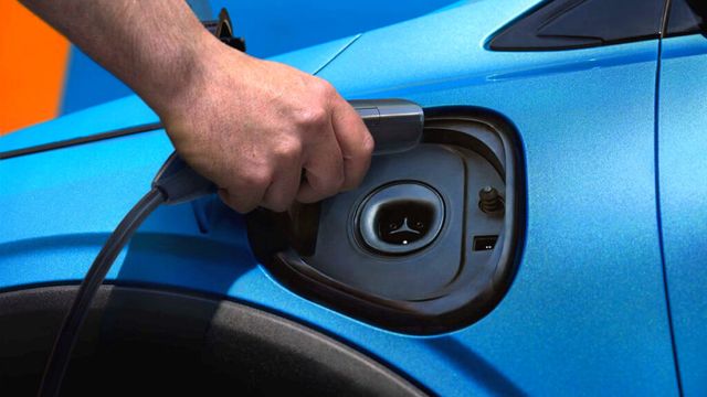 2027-chevrolet-bolt-ev-second-generation-launch (4)