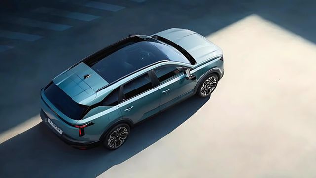 dacia-striker-crossover-wagon-vs-kia-sportage-europe-launch-2026 (1)