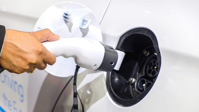 ev-subsidy-early-depletion-commercial-vehicle-surge (1)