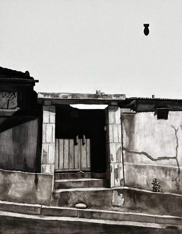 ▲&nbsp;한동국, 핵폭탄 떨어지기 3초 전, 캔버스에 목탄, 116.8×91.0cm, 2023 / 사진: 개나리미술관 제공&nbsp;