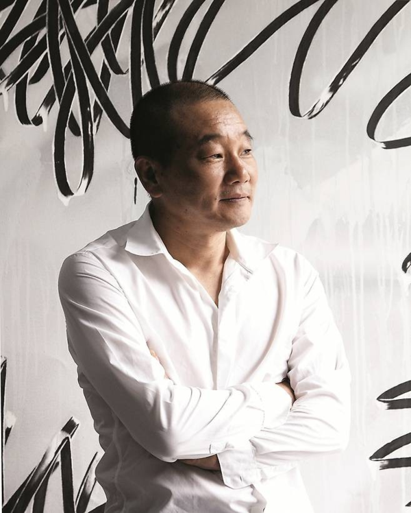 ▲ '제24회 이인성미술상'을 수상한 권오봉 작가 / 사진: 대구미술관 제공&nbsp;