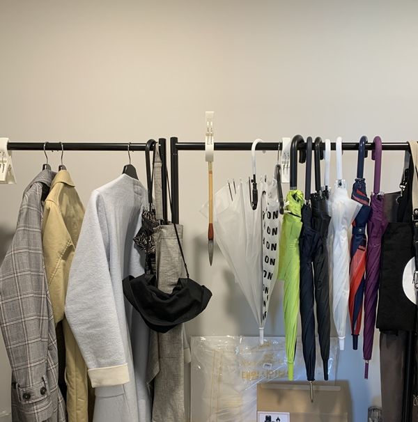 ▲ 나는 내가 '우산 옆의 붓'이라는 태도를 지녔다고 생각한다. 유정 제공