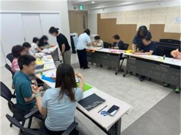 ▲ '동행 드로잉' 프로그램 진행 모습 / 사진: 서부공원여가센터 제공&nbsp;