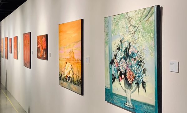 ▲ '위대한 컬러리스트 미셸 앙리'전 일부, 사진으론 그윽한 분위기를 살리지 못해 아쉽다 / 사진: 유정 제공