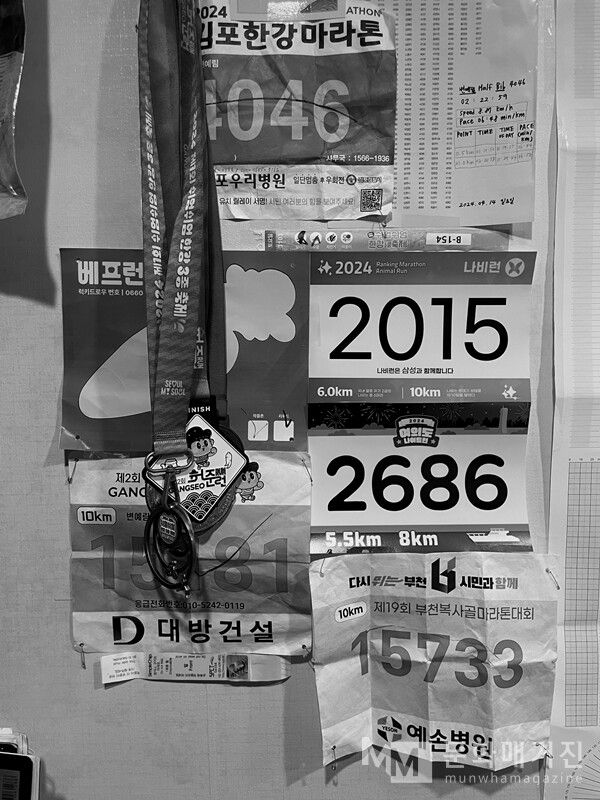 ▲ 마라톤 배번호와 메달 / 사진: 벼내림 제공