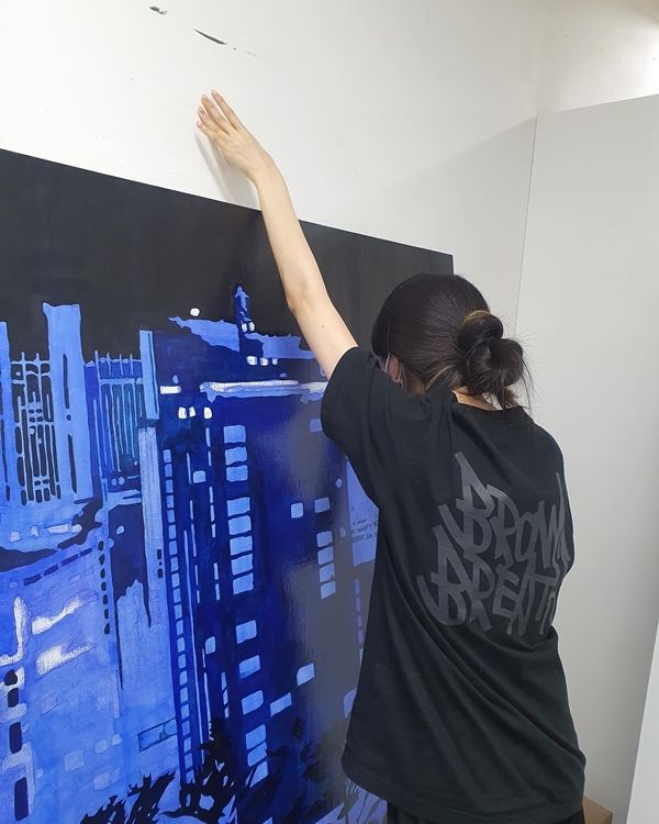 ▲ 문화매거진과 인터뷰를 진행한 최유경 작가. 최유경 작가는 제1회 문화매거진 작가 공모에 최종 1인으로 선정되어 개인전을 준비하고 있다 / 사진: 최유경 제공