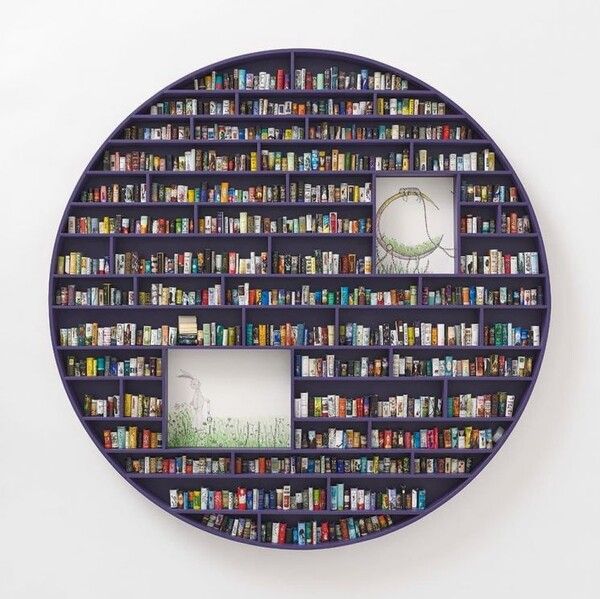 ▲&nbsp;강예신, 안녕의 산책_별을 따라 걷는 중…, Wood, Paper, Drawing, Sewing & Mother of Pearl, diameter 80cm, 2023 / 사진: 더 트리니티 갤러리 제공&nbsp;