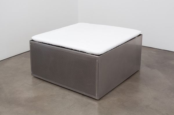 ▲ 아이스 테이블 Ice Table, 한스 하케(Hans Haacke), 1967, 91.4x92x49cm, 스테인리스 스틸, 냉동장치 Stainless steel, refrigeration unit