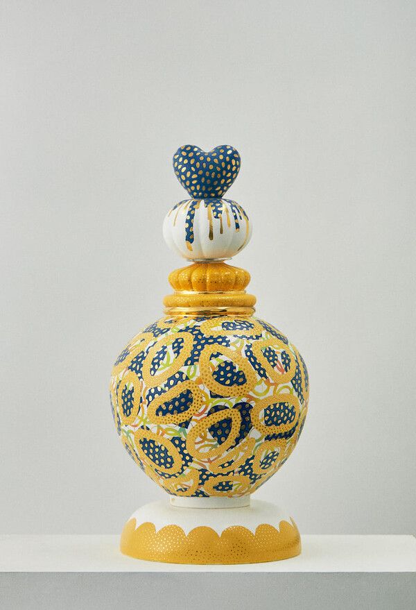 ▲ 이재권, Blue heart Moon Chalice, 2023, ceramic, glaze, gold, 60x32x32cm / 사진: KCDF 제공&nbsp;
