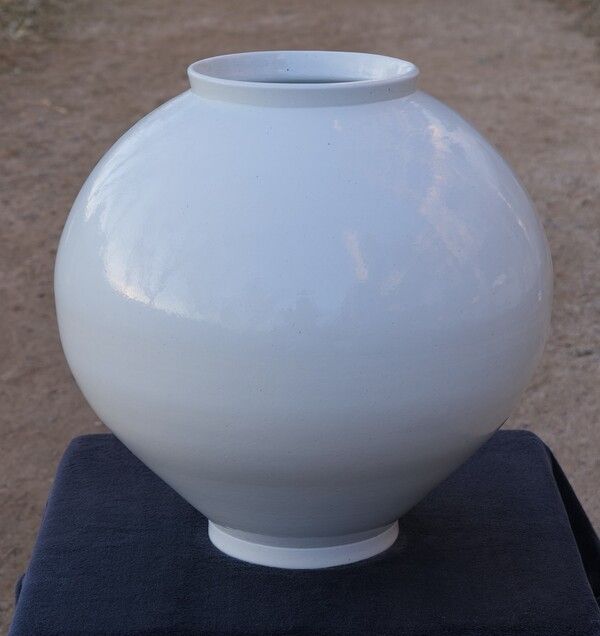 ▲ 백자 달항아리 4 &nbsp;높이 46, 폭 46 / 사진: 토포하우스 제공&nbsp;