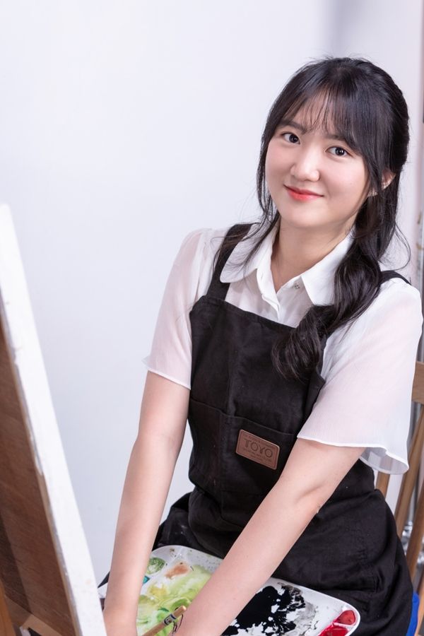 ▲ 문화매거진과 인터뷰를 진행한 유지수 작가 / 사진: 유지수 제공