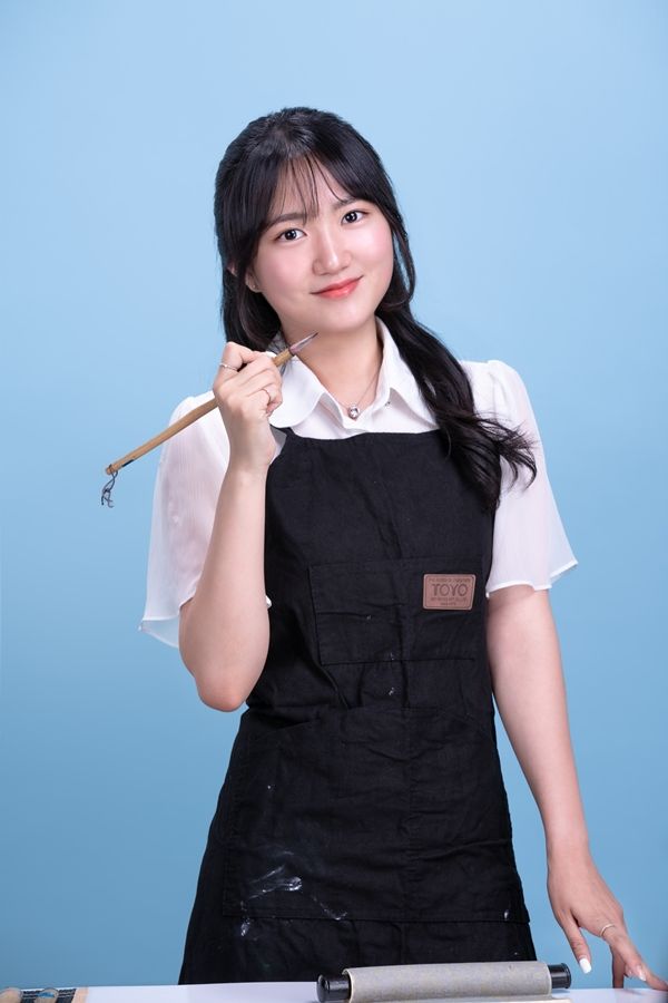 ▲ 문화매거진과 인터뷰를 진행한 유지수 작가 / 사진: 유지수 제공