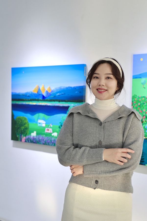 ▲ 문화매거진과 인터뷰를 진행한 어느나래(김나래) 작가 / 사진: 어느나래 제공