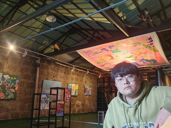 ▲ 김민우 작가 / 사진: 돌담갤러리 제공&nbsp;
