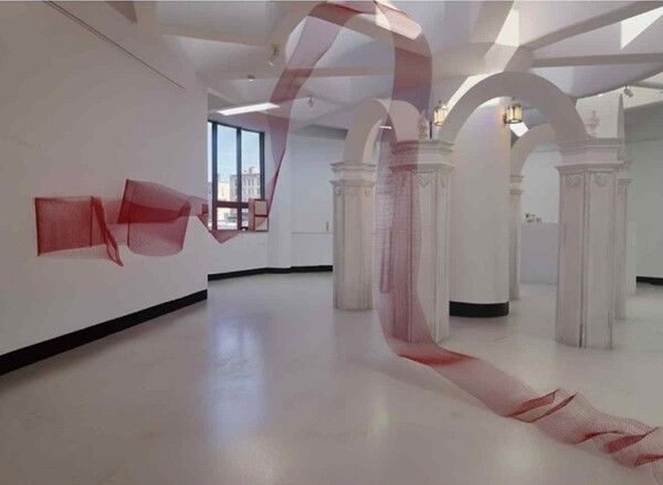 ▲ 김현영, 점점(Gradually), 2025, Wire mesh, installation / 사진: 대구예술대학교 제공&nbsp;