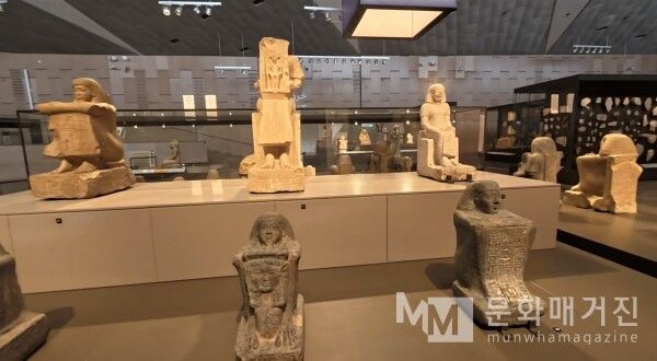 ▲ 다양한 신들의 형상은 당시 사람들의 정신세계를 지배하던 구심점으로, 사회 질서를 유지하는 보이지 않는 거대한 힘이었다 / 사진: 한민광 제공