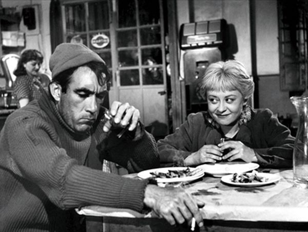 ▲ '길(La Strada)'(1954)의 한 장면, 젤소미나와 잠파노의 모습.