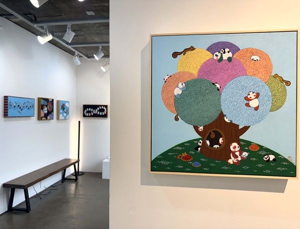 ▲ 정혜련 작가의 작품이 걸려있는 전시장 벽면 / 사진: 정혜련 제공