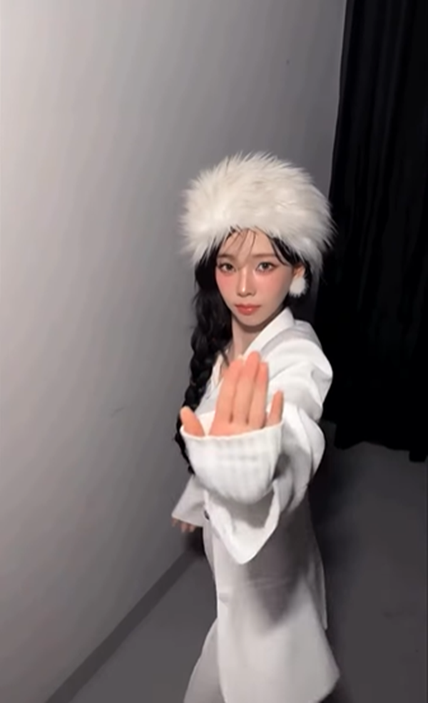 ▲ 인기 걸그룹 에스파 멤버 카리나의 '괜찮아' 챌린지 / 사진: 인스타그램