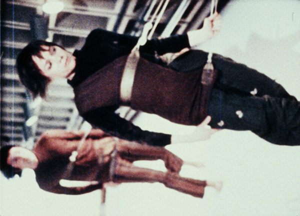 ▲ Trisha Brown, Walking on the Wall, 1971