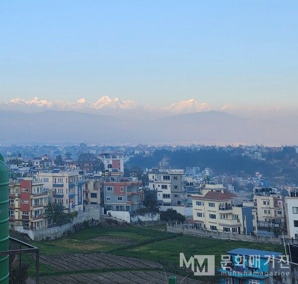 ▲ 카트만두에서 본 히말라야 / 사진: 윤나애 제공