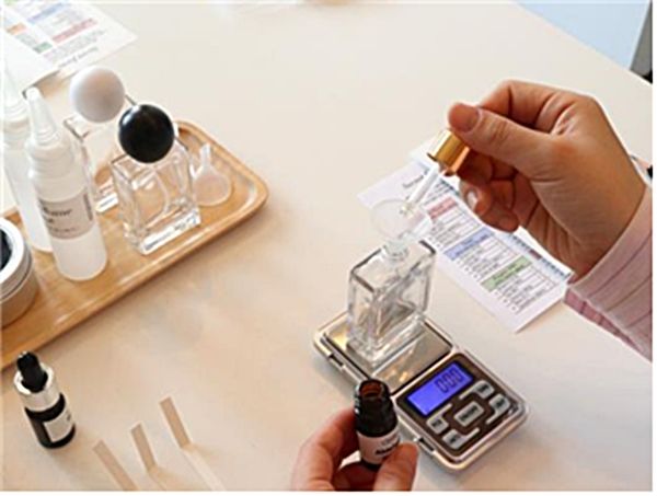 ▲ 조향 체험 / 사진: 서울공예박물관 제공