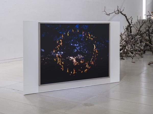 ▲ 박형근, Tenseless-94, Circle for circle, 2022, C프린트, 120x157cm / 사진: 블루메미술관 제공&nbsp;