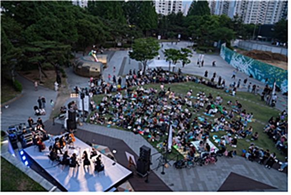 ▲ 서울시립 북서울미술관 광장에서 열린 서울시향 뮤지엄 콘서트 모습(2024) / 사진: 서울시 제공