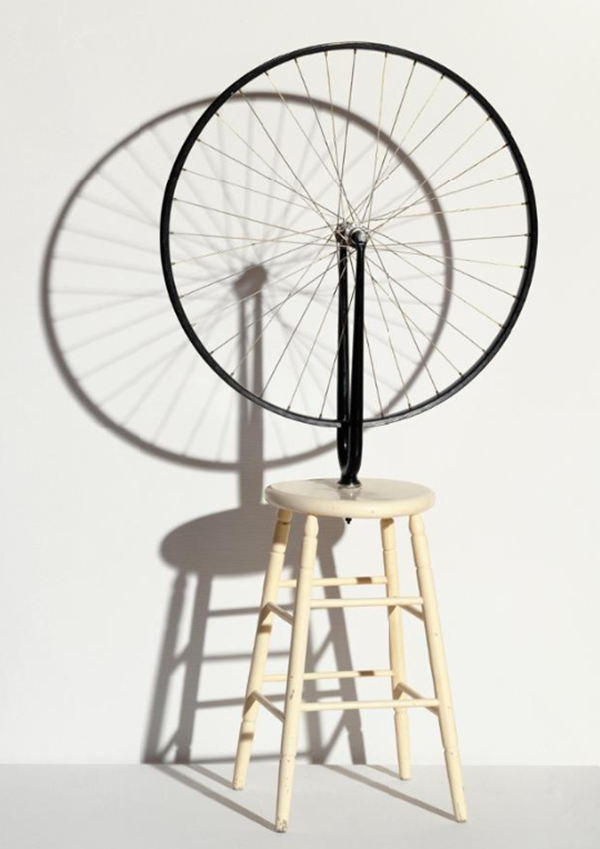 ▲ 뒤샹(Duchamp, Marcel/프랑스/1887~1968년) 자전거 바퀴(자전거 바퀴와 나무 의자/126.5×31.5×63.5cm/1913년, 1964년 작가 승인 복제본)