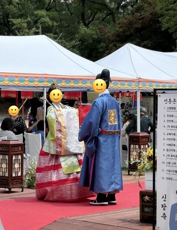 ▲ 친구 부부의 전통혼례 중. 박스 안에서 빠르게 진행해야 하는 서양식 드레스 결혼과 달리, 전통혼례는 '함께 잔치를 즐겼다'는 기분이 들어 즐거웠다