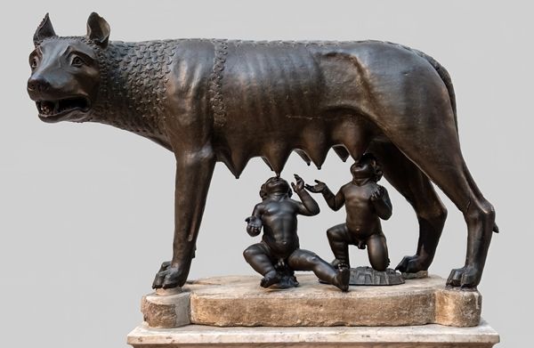 ▲ The Capitoline Wolf, Unknown, bronze, 에트루리아, 기원전 5세기 또는 서기 11~12세기(늑대), 서기 15세기 후반(쌍둥이)