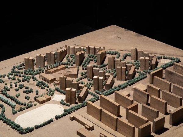 ▲ 조성룡, 아시아선수촌아파트 모형, 1985년 / 사진: 국립현대미술관 제공