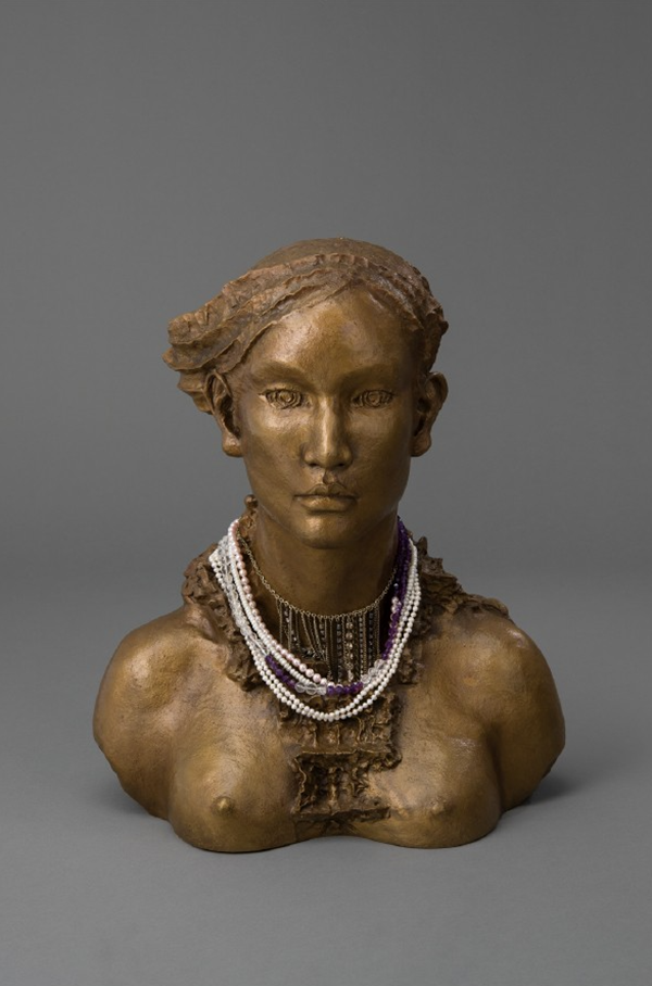 ▲ '달', 54×47×30cm, 브론즈, 원석,&nbsp;2021 / 사진: 111CM 제공&nbsp;