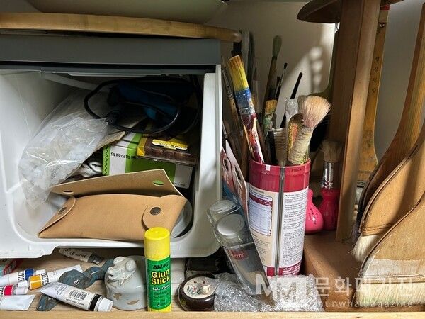 ▲ 자유롭게 널브러져있는 재료들 / 사진: 류호경 제공