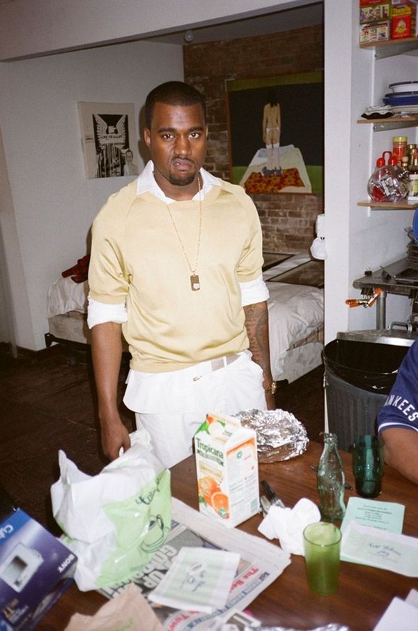 ▲ 고르고 고르다 고른 칸예의 사진