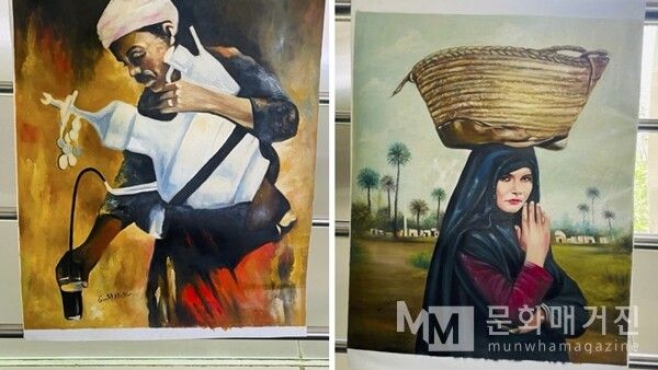 ▲ 마날 아부 알-하산의 작품들(2). 전통 복장을 입은 남자가 음료를 따르는 장면과 큰 바구니를 머리에 인 여인의 모습이 그려져 있어 이집트 농촌의 일상과 삶의 무게를 담아낸 작품이다 / 사진: 한민광 제공