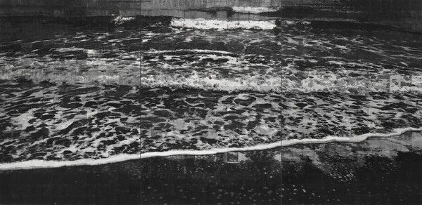 ▲ 권세진, 바다를 구성하는 741개의 드로잉(741 Drawings forming the sea), 2020, 종이에 먹(Ink on paper), 190x390cm / 사진: 서울미술관 제공&nbsp;