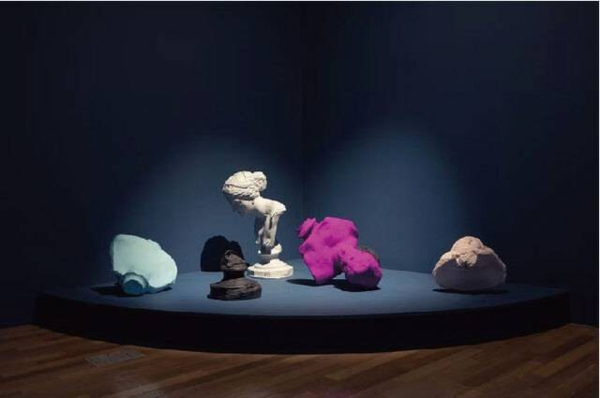 ▲ 신미경, 풍화 시리즈, 석고붕대, 레진, 청동, 2023년 / 사진:&nbsp; 이강하미술관 제공&nbsp;