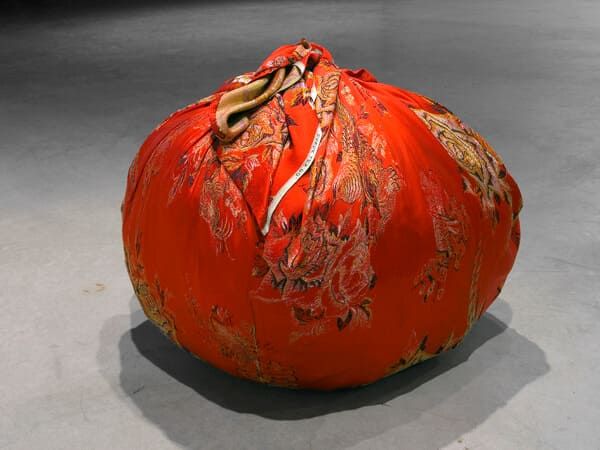 ▲ 김수자, Bottari - Mother and Son / 사진: 김수자 스튜디오 제공