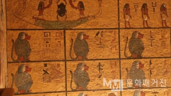 ▲ 벽화 속 가지런히 배열된 원숭이들은 매일 아침 태양의 부활을 알리고 찬미하는 영적인 전령들을 묘사한 것이다 / 사진: 한민광 제공