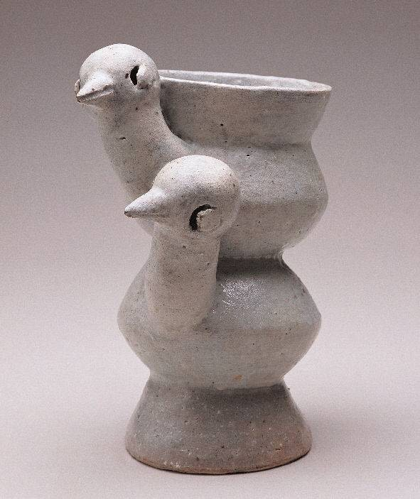 ▲ 이종수, 비둘기 한 쌍, 2005, 점토질, 32x16x24cm / 사진: 이응노미술관 제공&nbsp;