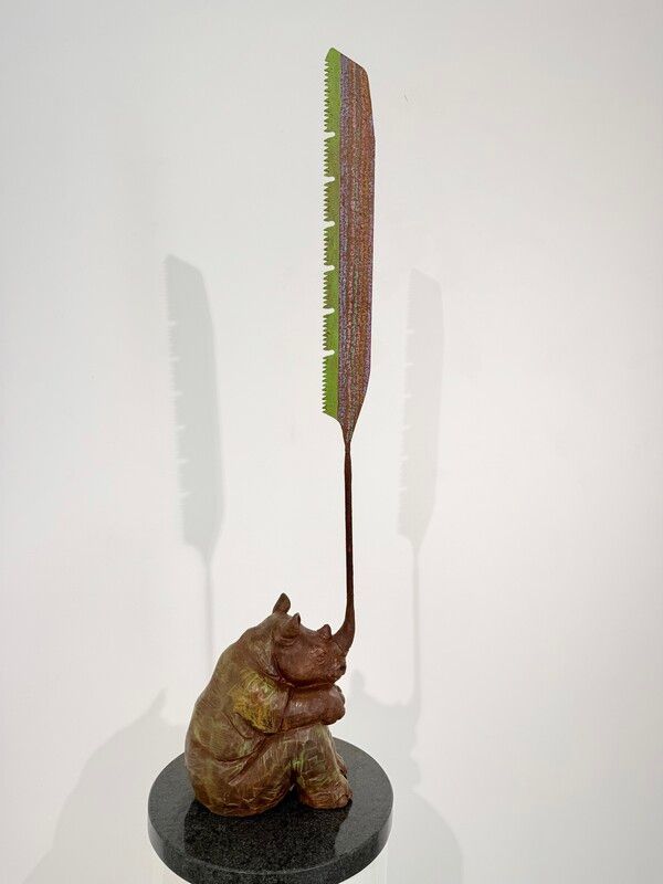 ▲ 공존, 20x24x100cm, 톱, pvc, 2025 / 사진: 갤러리초이 제공&nbsp;